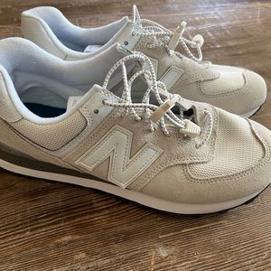 Women’s New Balance Tennis Shoes Size 9 - new without tags